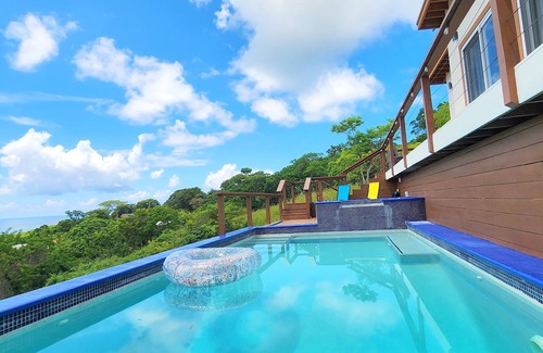 Diamond Rock House | 3bd 2 bth House. POOL! HOTTUB! Breathtaking Ocean Views! 2-min drive to beach!