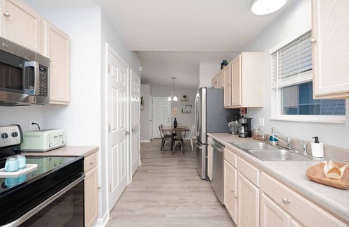 St. Louis House | 3bd, 2bth, 1K&2Q, Walk to park! Park 1 car in Ga.!