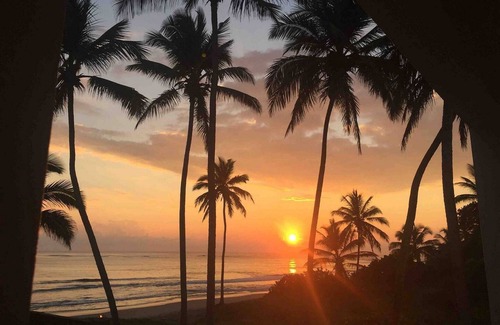 ProCab Apartment | 3BD/3BA beachfront condo with sea views, near shops/bars