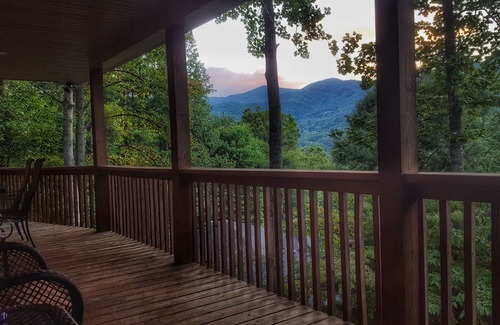 Waynesville House | 3BD/3BA Magnificent Views of Balsam Mountain