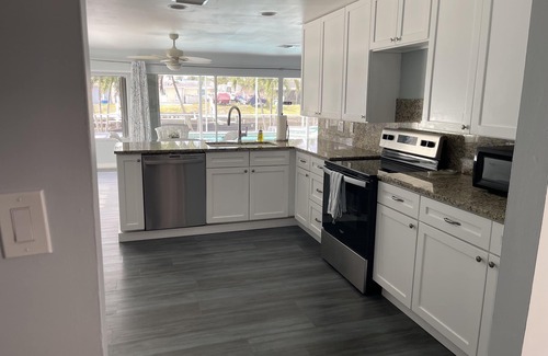 Yacht Club House | 3BD/3BA w/Dock & Heated Pool; Boaters Welcome; Gulf Access – BUDGET FRIENDLY!