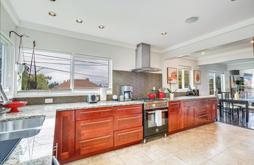 Seattle Metro Area House | 3bd w/Lake Views and Chef's Kitchen