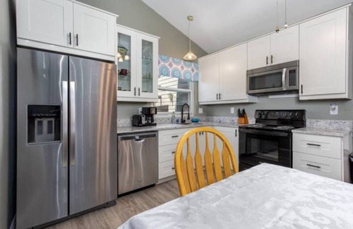 Ken Caryl House | 3BD2BA Littleton Bi-Level Home Near Everything!