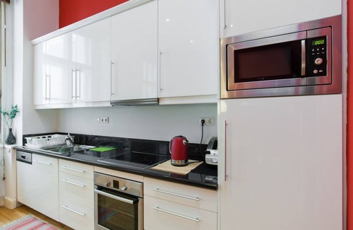Castle Hill Apartment | 3bdr Art&Style Downtown Chain Bridge
