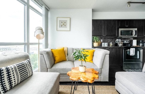 Fort York Condo | 3BDR Core Downtown Toronto w/Gym, Pool. Parking