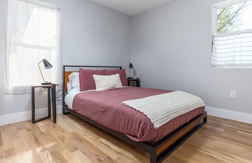 East Cesar Chavez House | 3BDR House Downtown E. Austin Walk to Rainey & CC