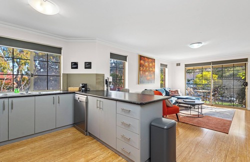 East Perth Apartment | 3BDR + Sauna + Pool + Parking