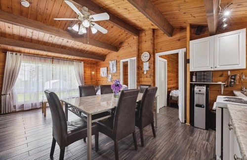 Brechin House | 3bdrm Cottage at Lake Simcoe