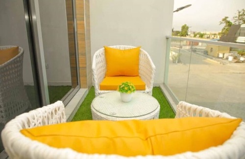Ajah House | 3bed/24-7 Elec/WI-FI/Gym/close2Charterhouseschool