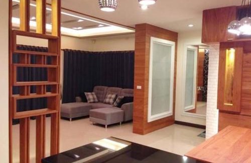 Pa Bong Resort | #3Bed #4Bath Close to Unity School and Airport