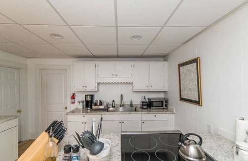 Winooski Apartment | 3Bed Apt 5 Mins from i89, Park and Public Pool!