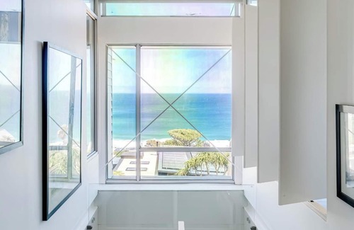 Hout Bay Villa | 3bed Home 4-min to Llandudno Beach Backline Views
