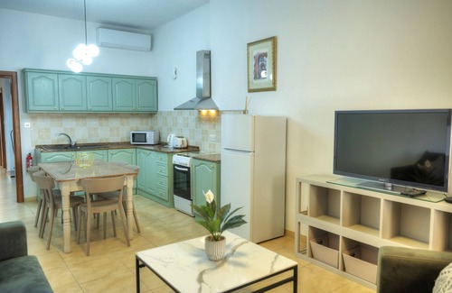 Sliema Ski Chalet | 3bedroom house with yard and roof terrace CZER1-1
