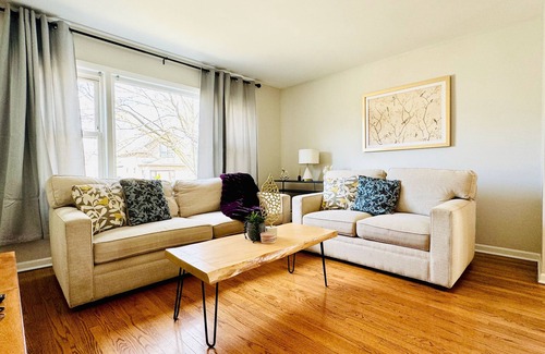 Forest Park Apartment | 3BR/1ba apt; fully furnished and equipped; in Forest Park