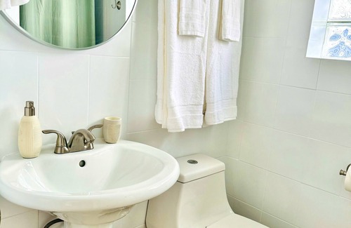 Forest Park Apartment | 3BR/1ba apt; fully furnished and equipped; in Forest Park
