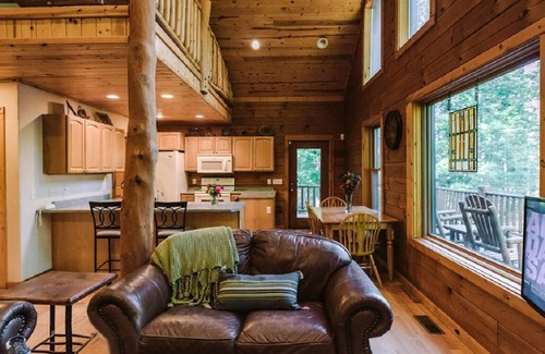 Gnaw Bone Cabin | 3BR, 2.5BA Log Cabin
