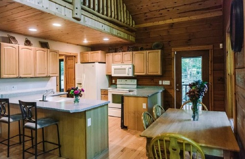 Gnaw Bone Cabin | 3BR, 2.5BA Log Cabin