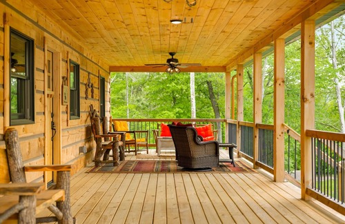 Gnaw Bone House | 3BR, 2 BA Log Cabin
