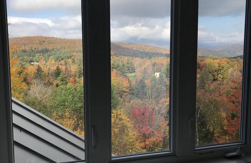 Warren House | 3BR 2 BA Sunlit 4 Story House In Warren - Great Mountain Views