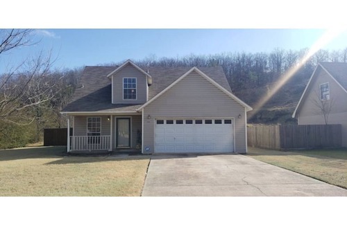 North Little Rock House | 3BR, 2Ba, 2 lvl, Simmons Arena 10 min, hospitals, park, golf course, baseball