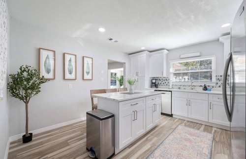 Lakeland House | 3br/2ba, by I4 and Disney. Pet Friendly, fenced yard, handicap ramp. sleeps 10