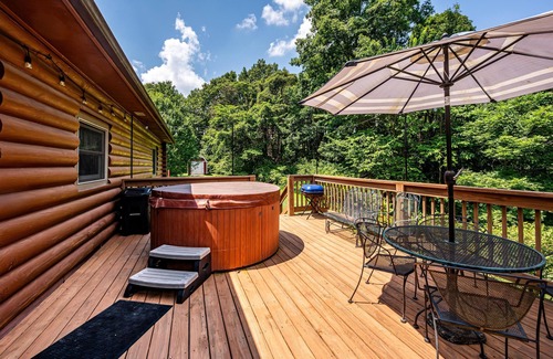 Nineveh Cabin | 3BR, 2BA log cabin