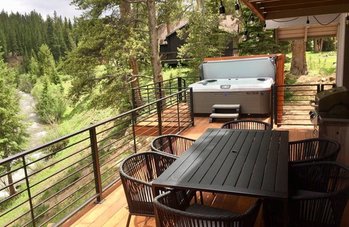 Blue River House | 3Br 2Ba Mountain Modern Cabin on the Blue River