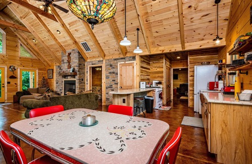 Gnaw Bone House | 3BR, 3 BA cabin