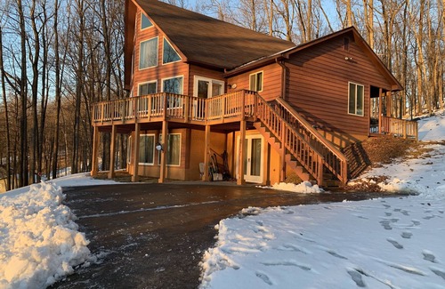Front Royal House | 3BR 3 Level Chalet 60 Mi. W of Washington DC (Linden/Front Royal Va)-ADULTS ONLY