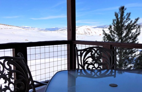 Granby House | 3br/3ba home 4 blcks 2 Granby Rnch base,wifi,xbox,foosball,2Kng bd,bunk beds F/T