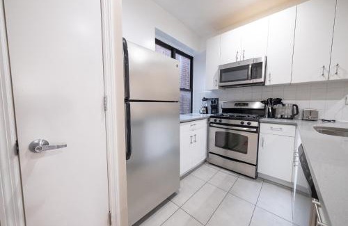 Central Park North Apartment | 3BR apt two blocks to Central Park elevator, laundry, virtual doorman
