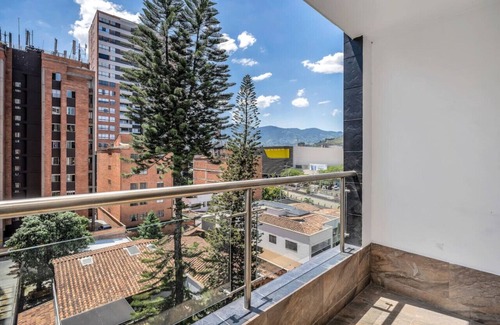 Envigado Apartment | 3BR Apt with balcony near Viva Envigado fast WiFi