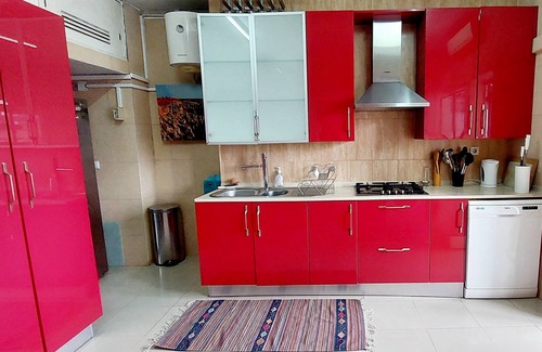 Luanda Apartment | 3BR Bayfront, Safe & Vibrant!