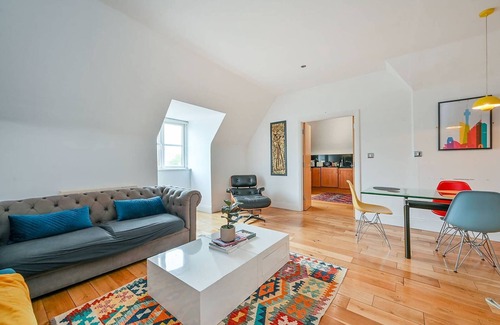 Syon Apartment | 3BR Brentford Apt Overlooking Syon Park | Heathrow 20Min