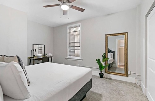 Sheffield and DePaul Apartment | 3BR Completely Set up Apt Close to Shops & Dining!