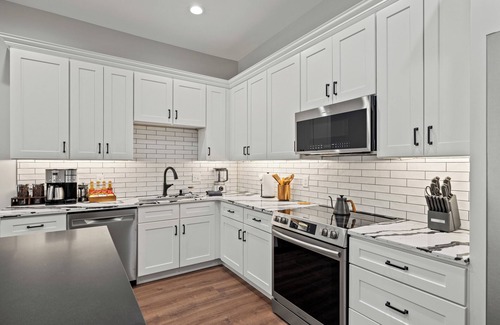 Georgetown House | 3BR Cottage Near Horse Park - Fire Pit, Walkable to Downtown, Pet-Friendly