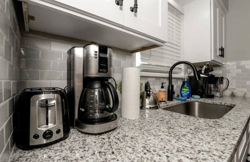 Independence House | 3BR Cozy Weekend at the Pleasant Brick House