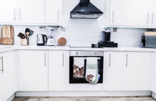 Colyers House | 3BR Family Retreat with Free Parking Bexleyheath