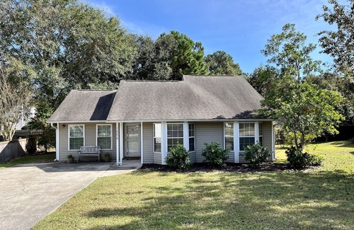 Mount Pleasant House | 3BR Fully appointed home minutes from the islands, shops, parks, and downtown!