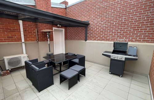 Glen Iris House | 3BR Glen Iris Gem – Sleeps 7, Near Train & Freeway with WiFi and AC