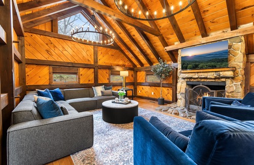 Skyland House | 3BR Home near Asheville. 15 min from Biltmore