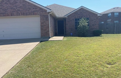 Southeast Arlington House | 3BR Home - Near AT&T Stadium, Globe Life Field, Six Flags & Downtown Arlington