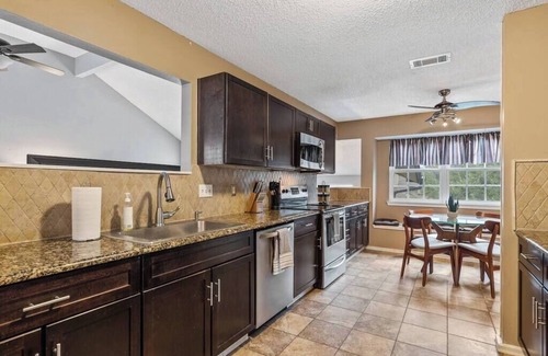 North Central Carrollton House | 3BR Home with Pool & Garage
