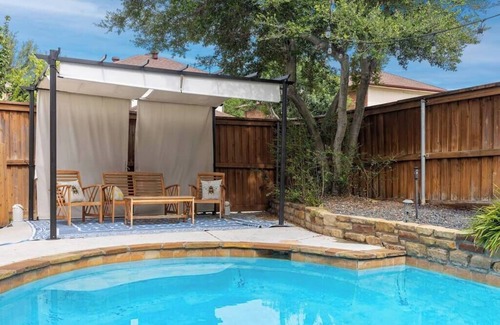 North Central Carrollton House | 3BR Home with Pool & Garage