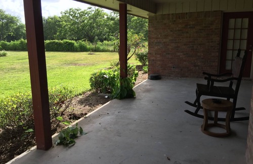 Brazoria House | 3BR house; River Ranch House part of River Rendezview, Dido's & the Yellowstone