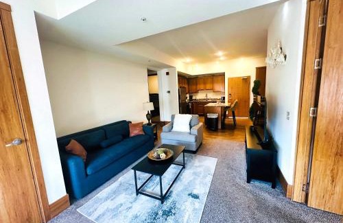 Grandville Apartment | 3BR King Bed Chamber Apartment at The Grand Castle
