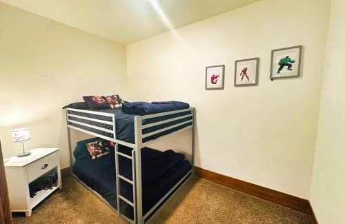 Grandville Apartment | 3BR King Bed Chamber Apartment at The Grand Castle