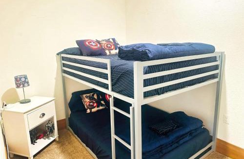 Grandville Apartment | 3BR King Bed Chamber Apartment at The Grand Castle