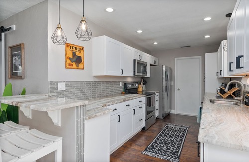 New Smyrna Beach House | 3BR l Pool | Family & Corporate Travel | Sleeps 8 PETS OK!