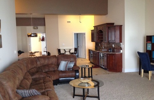 Geneva-on-the-Lake Condo | 3BR LAKEFRONT PENTHOUSE-SLEEPS 6